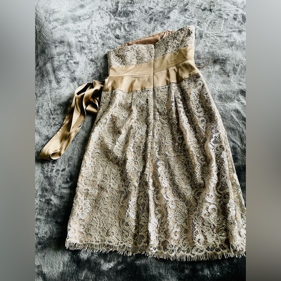 Attractive dress in a beautiful beige/brown/gold color size 2 - Picture 2 of 6